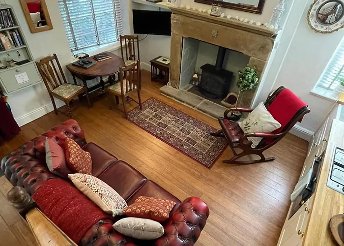 The Little Hideaway - Historic Gem Off Haworth Main Street