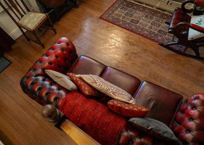 The Little Hideaway - Historic Gem Off Haworth Main Street