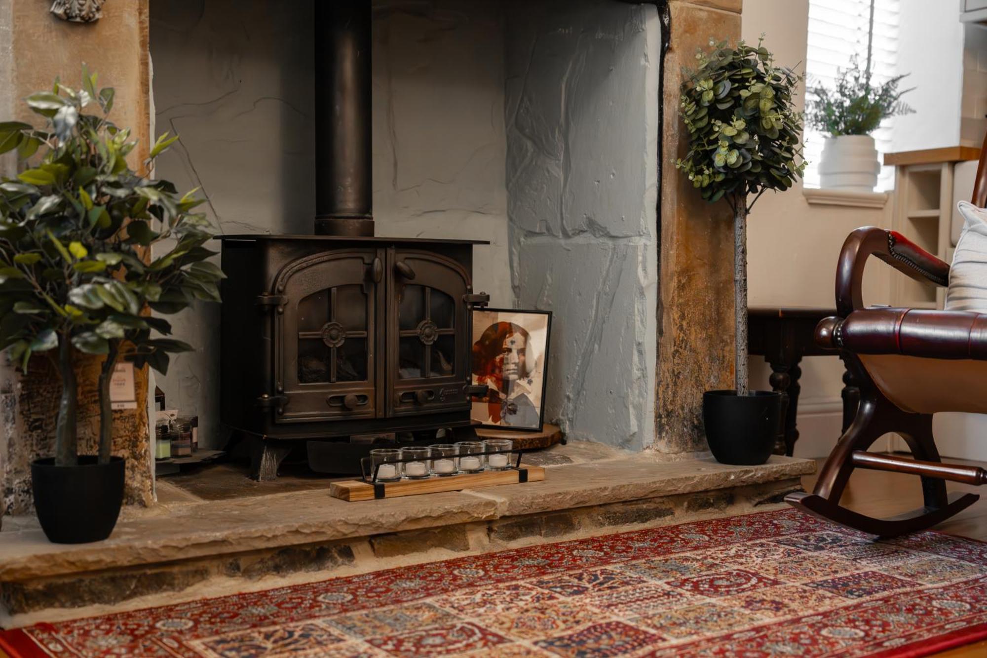 The Little Hideaway - Historic Gem Off Main Street Haworth