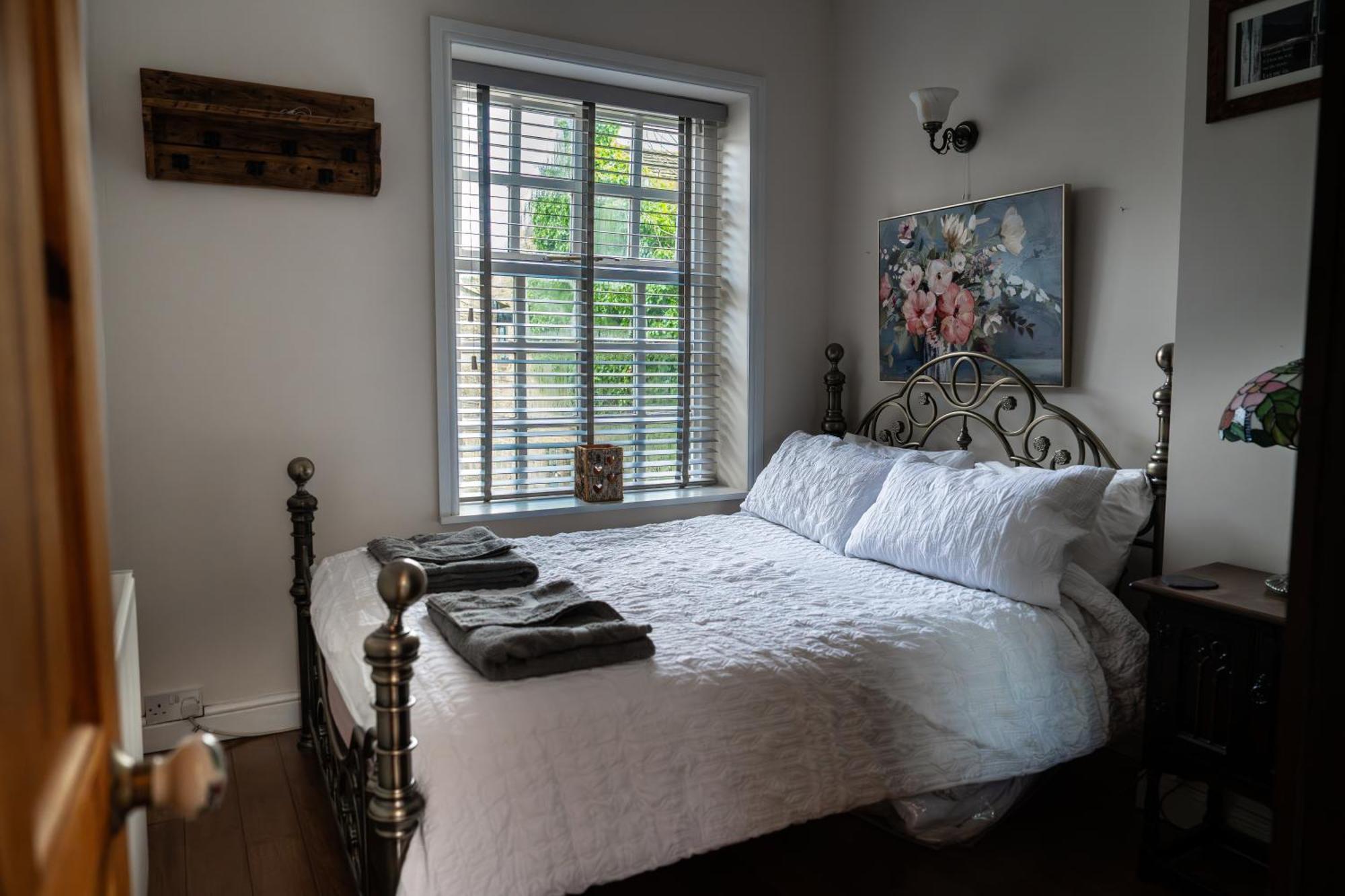 The Little Hideaway - Historic Gem Off Main Street