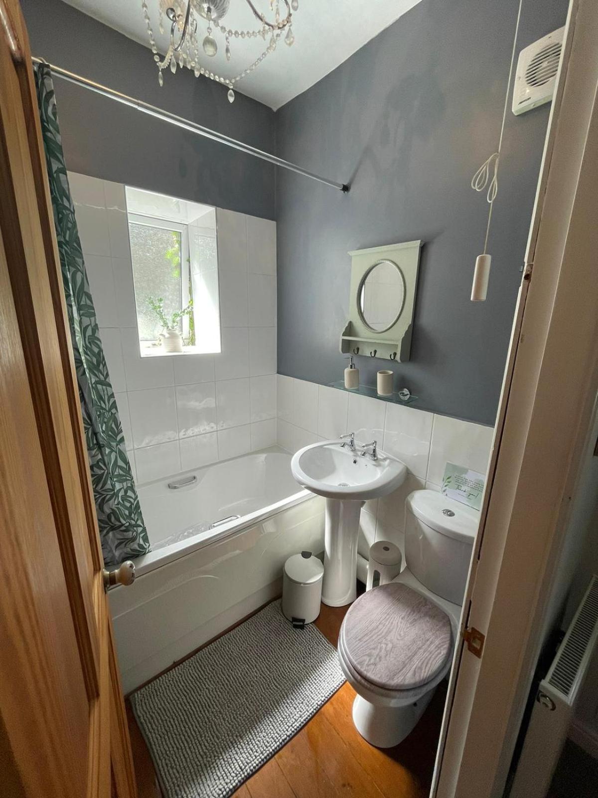 The Little Hideaway - Historic Gem Off Main Street Haworth