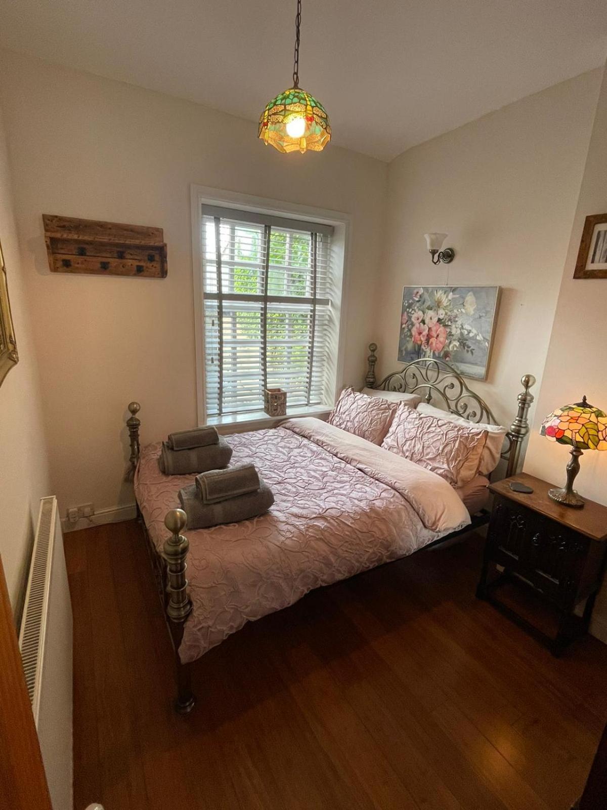 The Little Hideaway - Historic Gem Off Main Street Holiday home